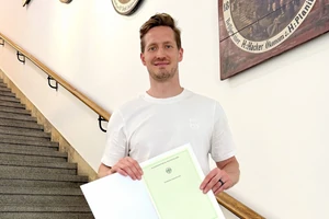 Robbie Czarnik konnte am Mittwochnachmittag seine Einbürgerungsurkunde in Empfang nehmen.
